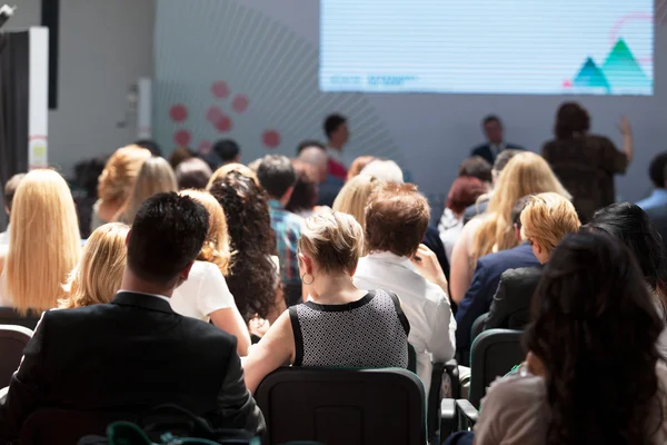 Dipendenti della Pubblica Amministrazione durante un corso di formazione in aula.